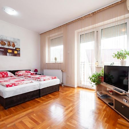 Momo's studio apartment Subotica Exterior foto