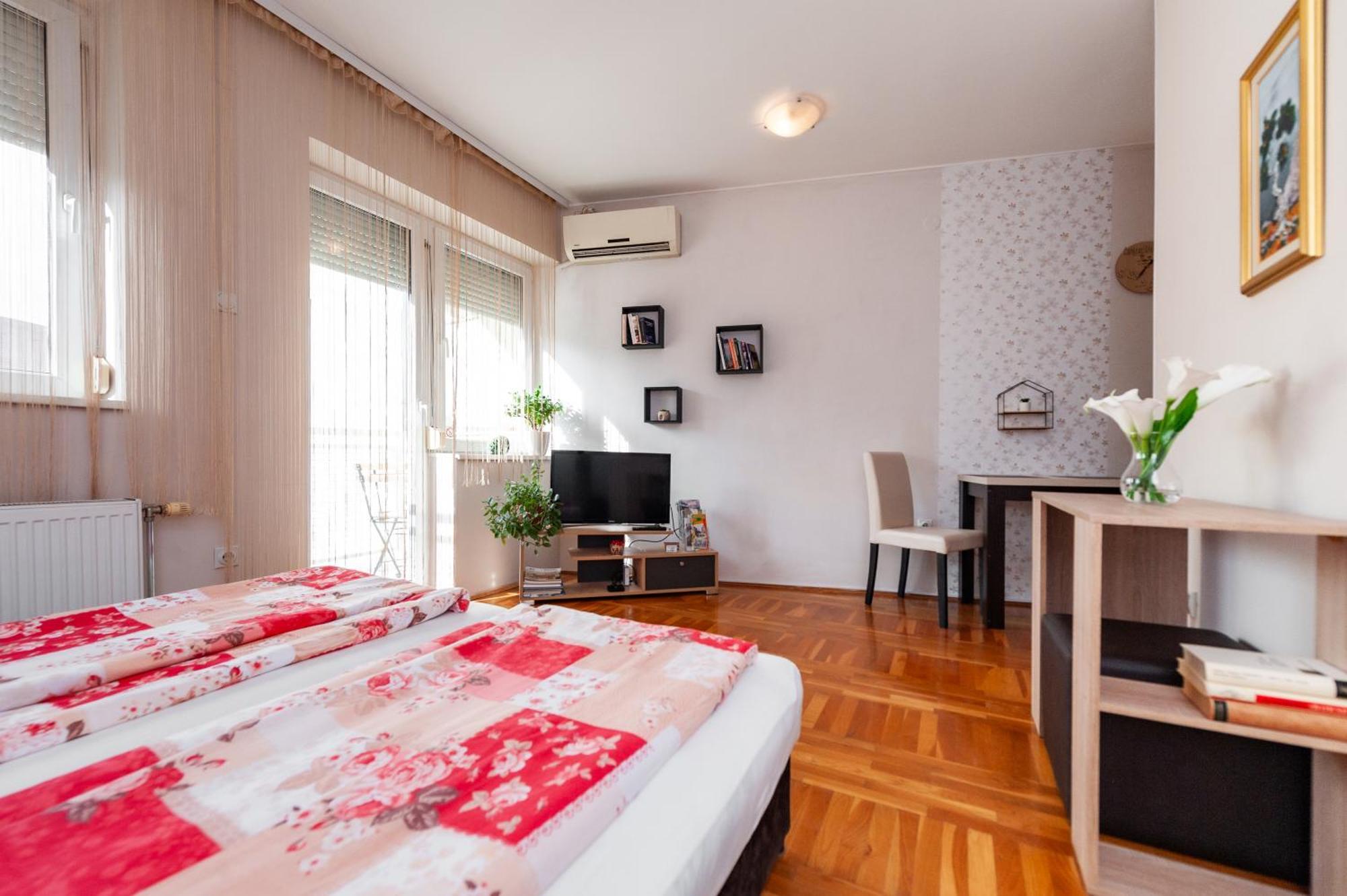 Momo's studio apartment Subotica Exterior foto