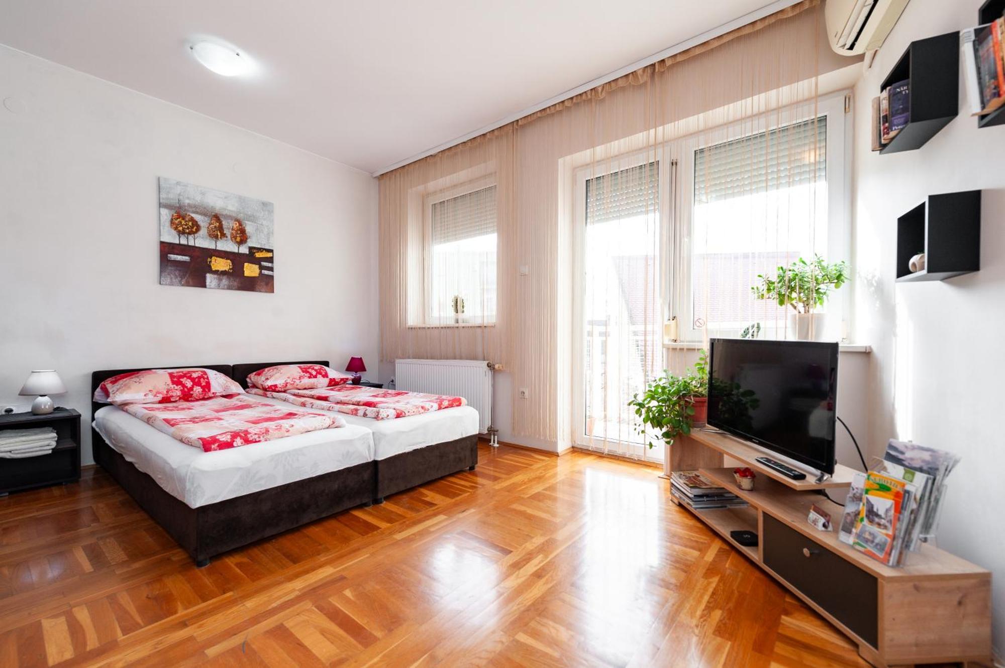 Momo's studio apartment Subotica Exterior foto