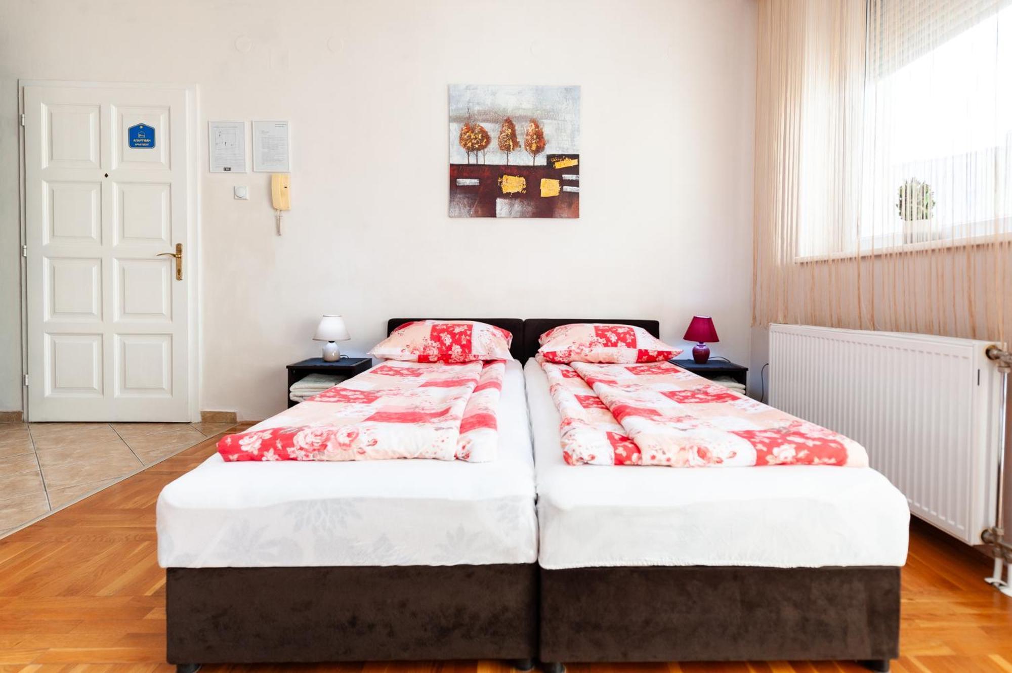 Momo's studio apartment Subotica Exterior foto