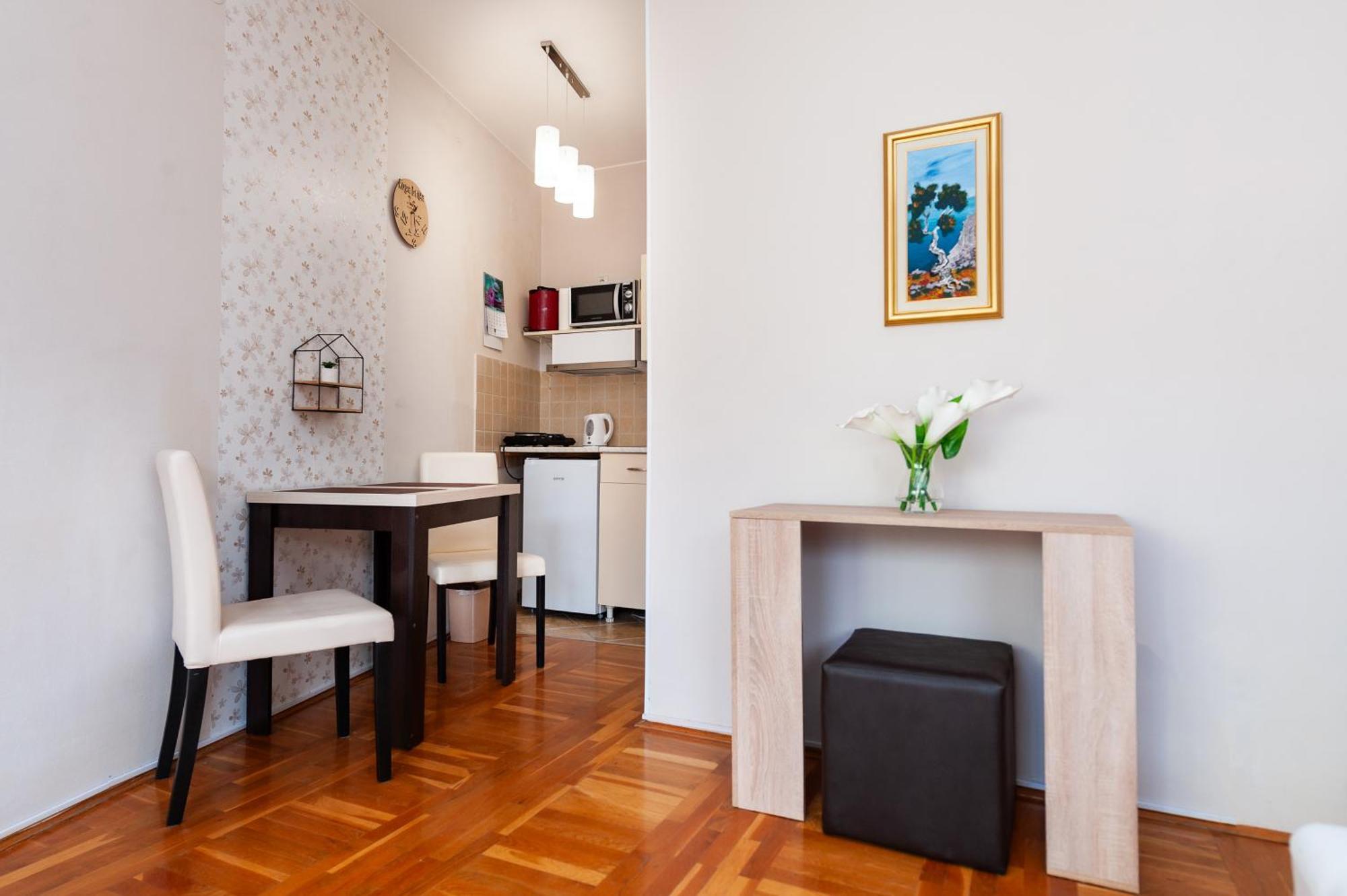 Momo's studio apartment Subotica Exterior foto