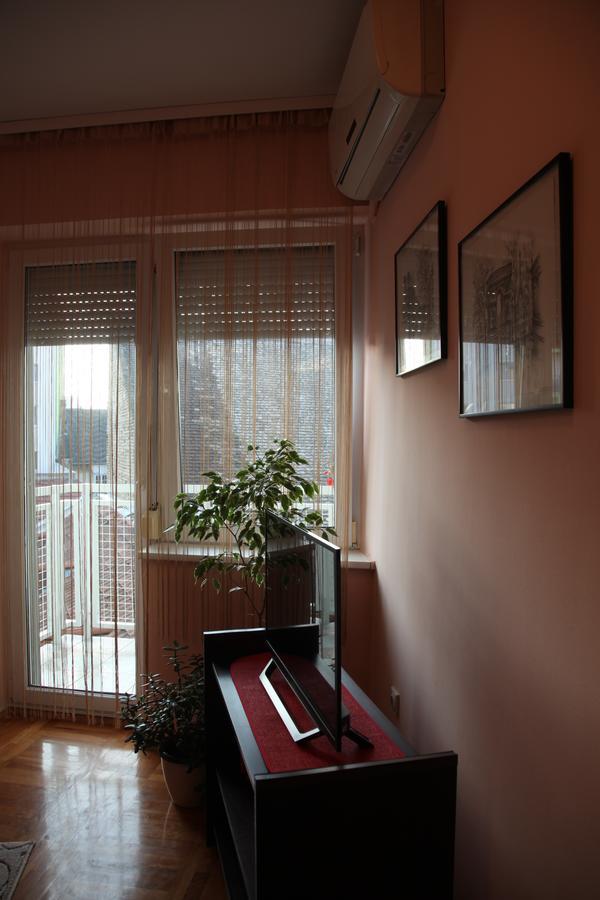 Momo's studio apartment Subotica Exterior foto
